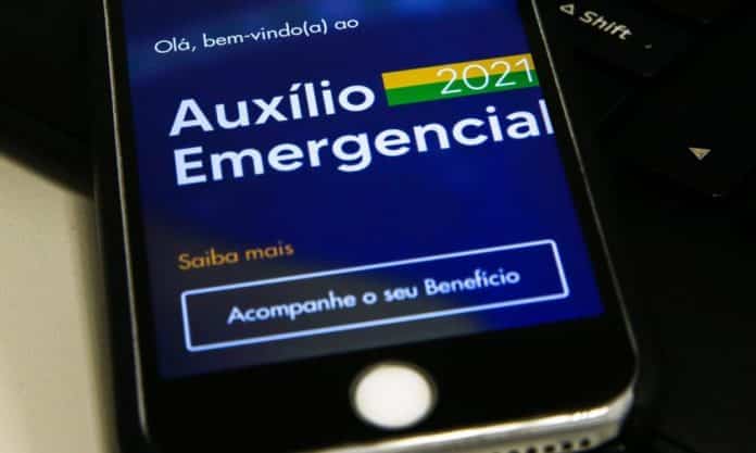 Auxílio emergencial pode aumentar para R$ 500 até 31 dezembro