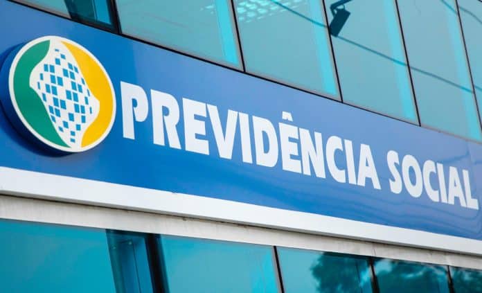 Aposentados vão receber valores revisados do INSS