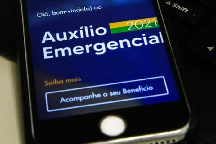 Auxílio emergencial foi prorrogado por Paulo Guedes