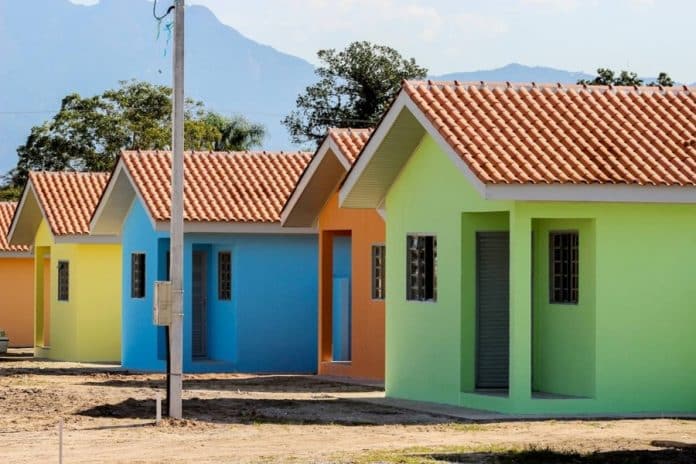 Cohapar inicia venda de 17 casas populares em Paranaguá Casa Fácil Paraná deve oferecer cerca de 30 mil moradias