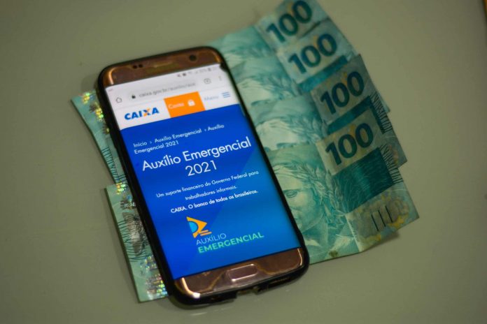 Auxílio emergencial: confira passo a passo para saber se foi aprovado