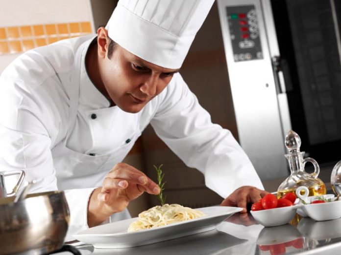 Cozinheiro: confira vagas de emprego em SC