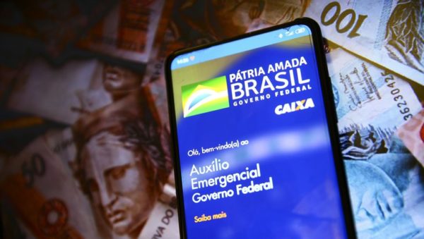 Auxílio emergencial: veja grupos que recebem neste sábado