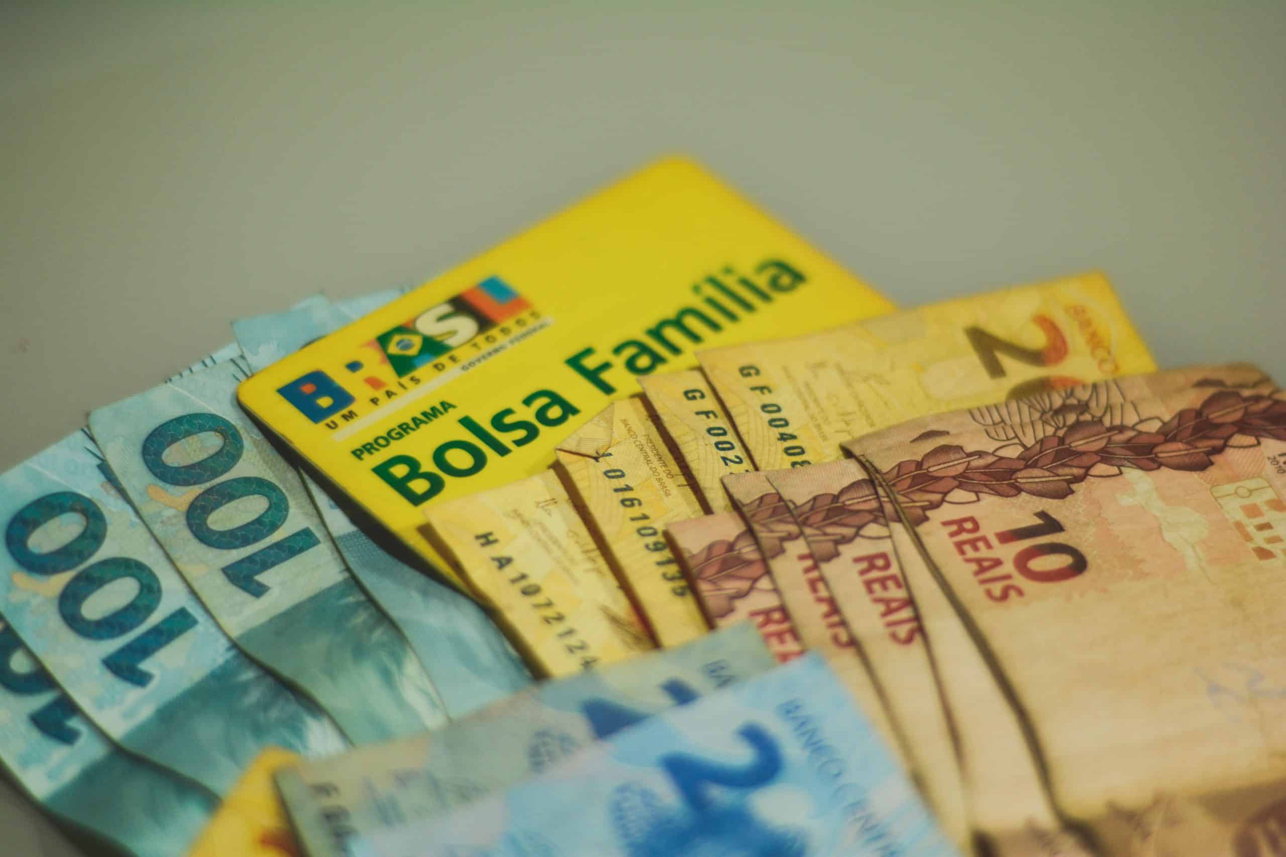 Bolsa Família começa a ser pago com aumento de 50% em novembro