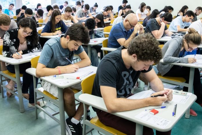 Vestibular FUVEST: saiba como pedir isenção da taxa de R$ 182