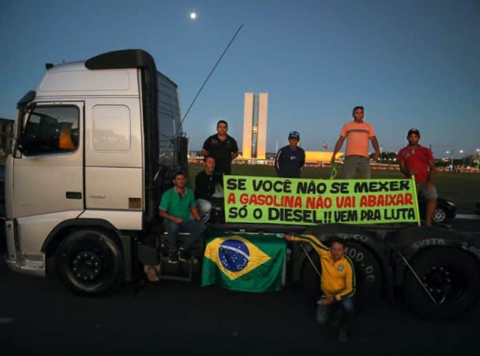 Greve dos caminhoneiros começa nesta terça-feira (07)