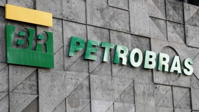 Venda das ações da Petrobras irá financiar Bolsa Família