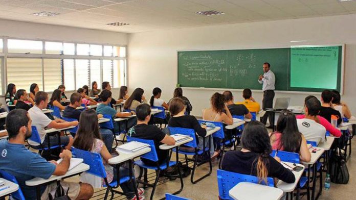 Covid-19: Tenho filho no grupo de risco, é obrigado a ir para aula presencial?