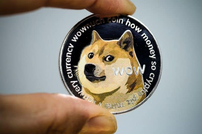 Dogecoin: vale a pena comprar? Como começar a investir?