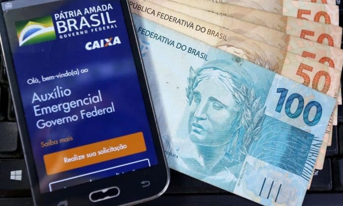 Auxílio emergencial de R$ 375: saiba quem tem direito
