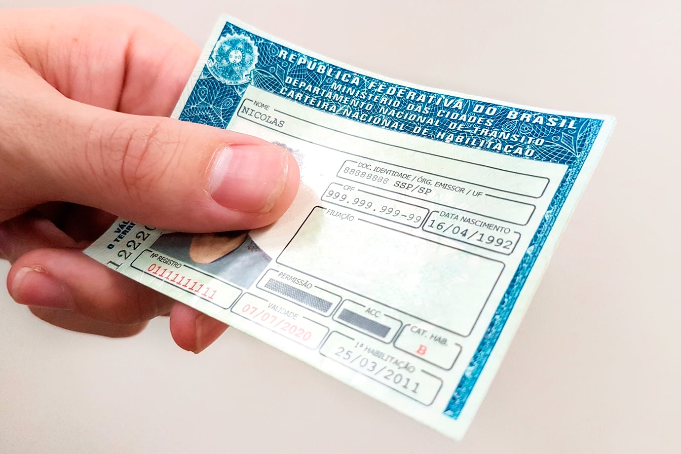 Como saber se a CNH está vencida? Veja passo a passo