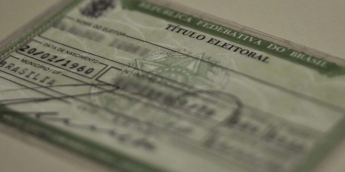 Quem não justifica falta nas eleições pode ser prejudicado no concurso público?