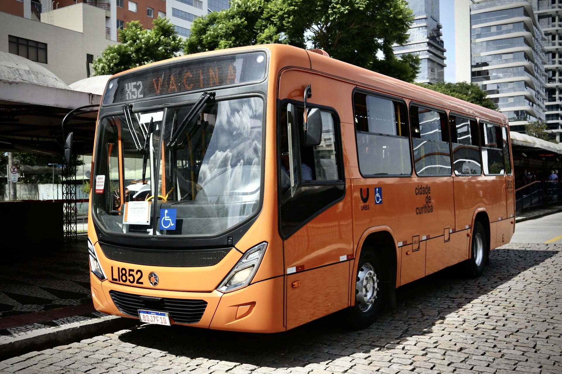 https://www.gov.br/pt-br/servicos/acessar-o-cras-centro-de-referencia-da-assistencia-social