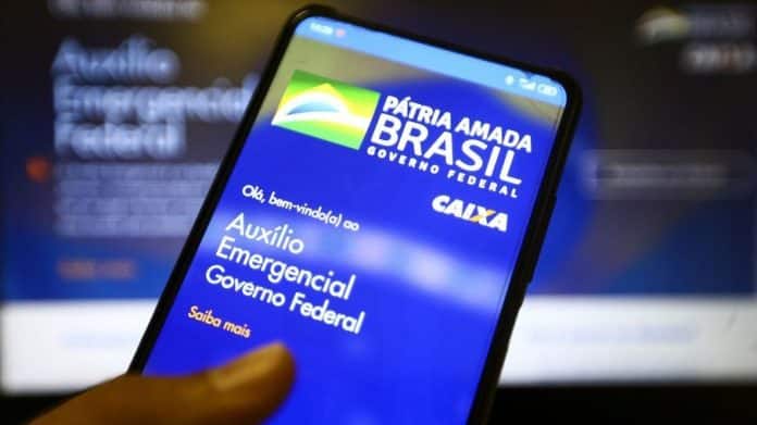 O que acontece se não devolver o auxílio emergencial?
