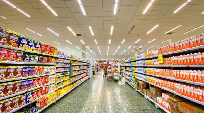 Como economizar no mercado e evitar gastos desnecessários?