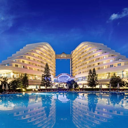 Como proceder em caso de acidente em um hotel?