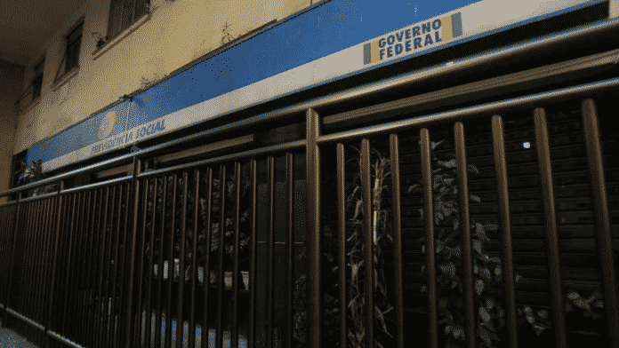 Fila, Aposentado, Pedidos, INSS, 1,8 milhão