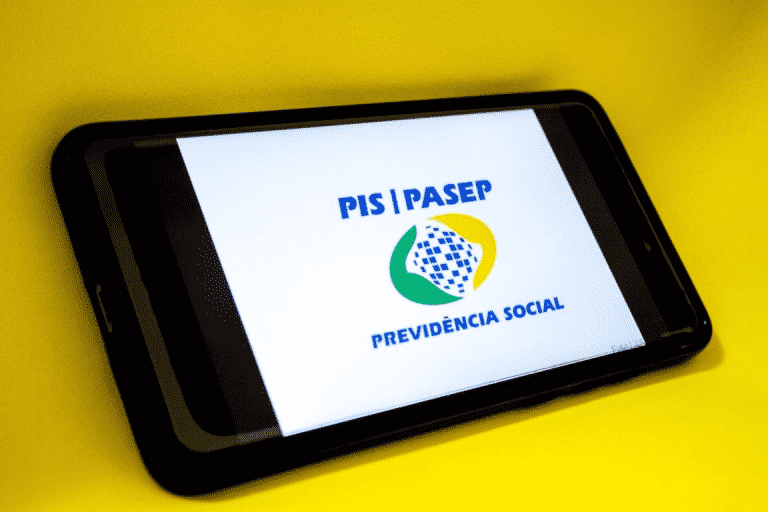 PIS/Pasep, Abono salarial, Direito