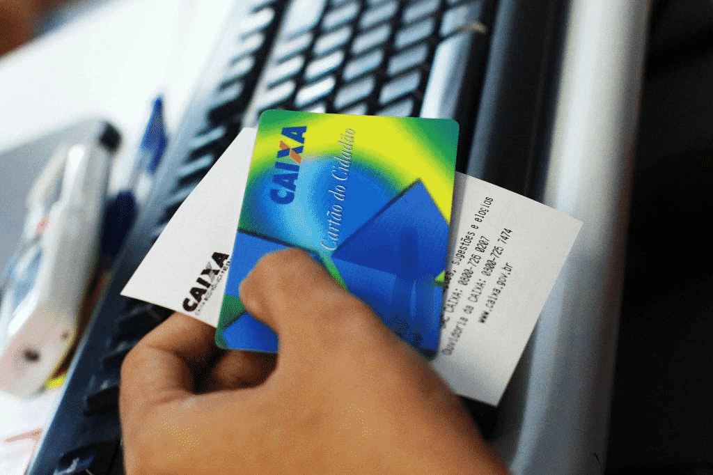 Dinheiro, Fundo PIS, Brasileiros, R$ 23