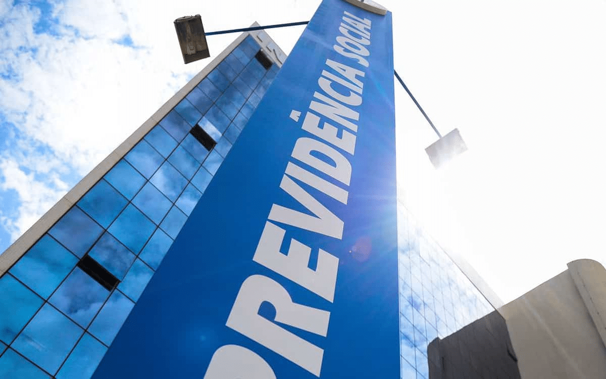 Servidores, Reajuste salarial, INSS, Greve