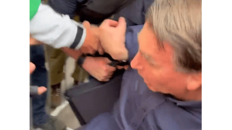 Bolsonaro Cai Ao Cumprimentar Apoiadores Em Belo Horizonte