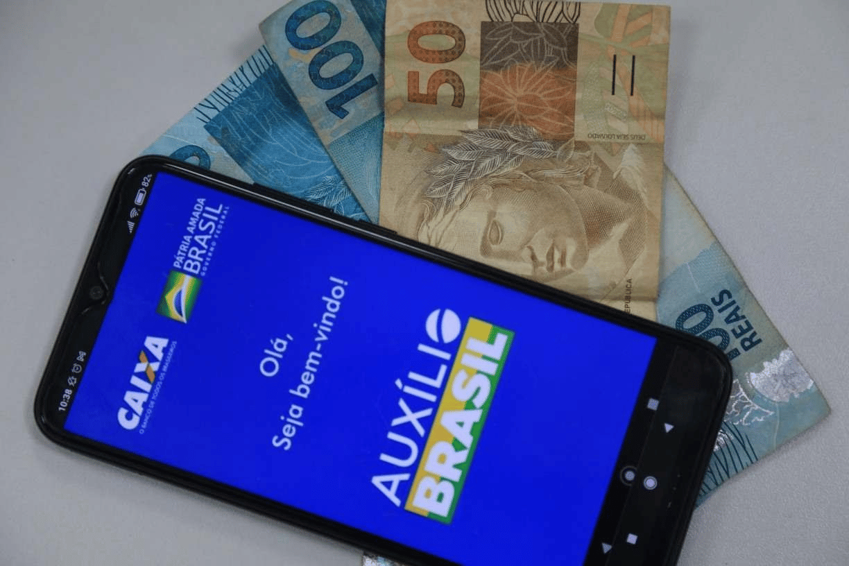 Covid, Auxílio Brasil E Vacinação