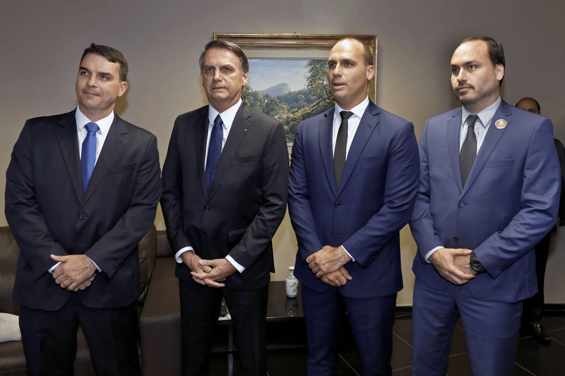Bolsonaro E Família Compram Imóveis Em Dinheiro Vivo