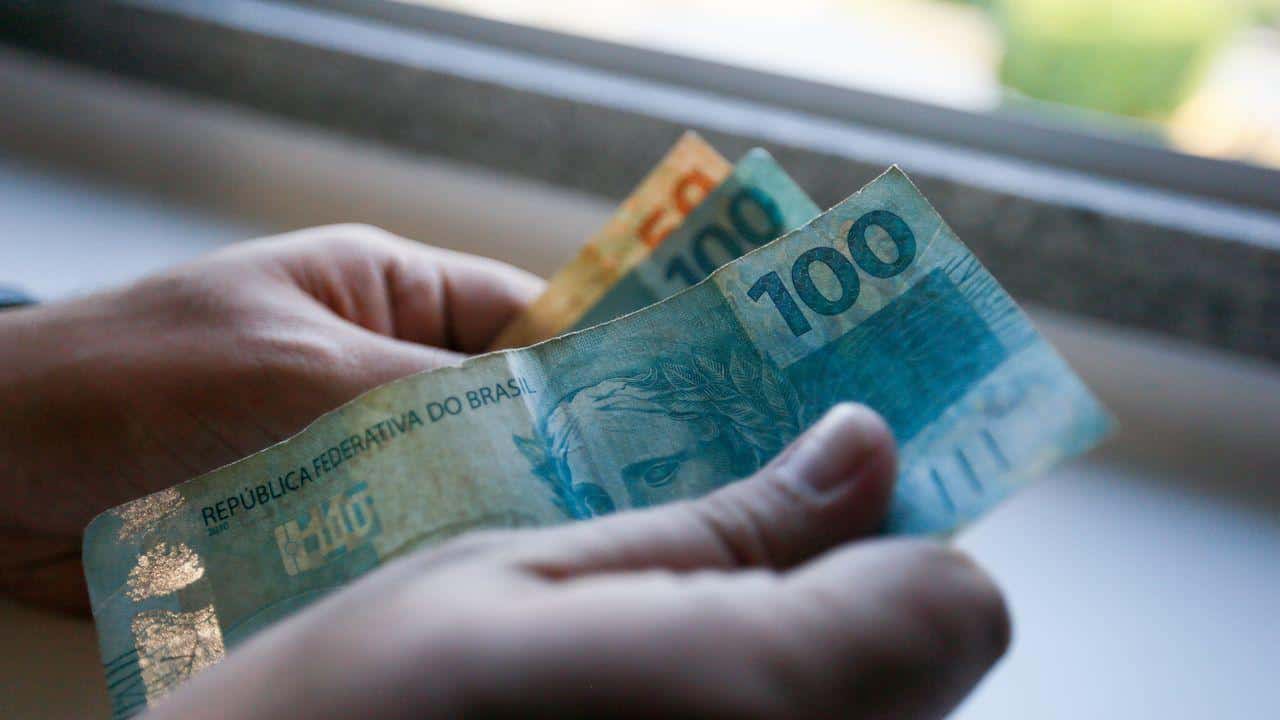 13º salário: Novo saldo de R$ 660 começa a ser pago amanhã