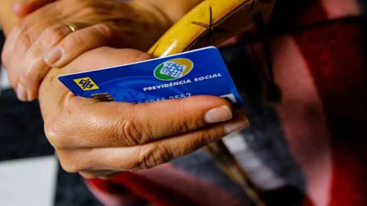 INSS anuncia criação de cartão virtual. Veja quem receberia
