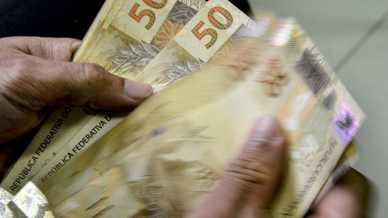 Aumento do salário gerou alta de R$ 5 bilhões para o Governos