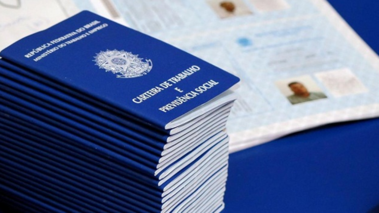Nova projeção anima trabalhadores que recebem um salário mínimo