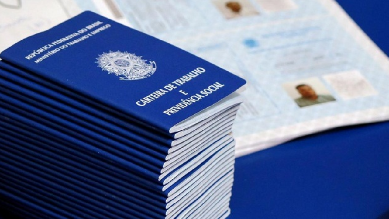 Nova projeção anima trabalhadores que recebem um salário mínimo