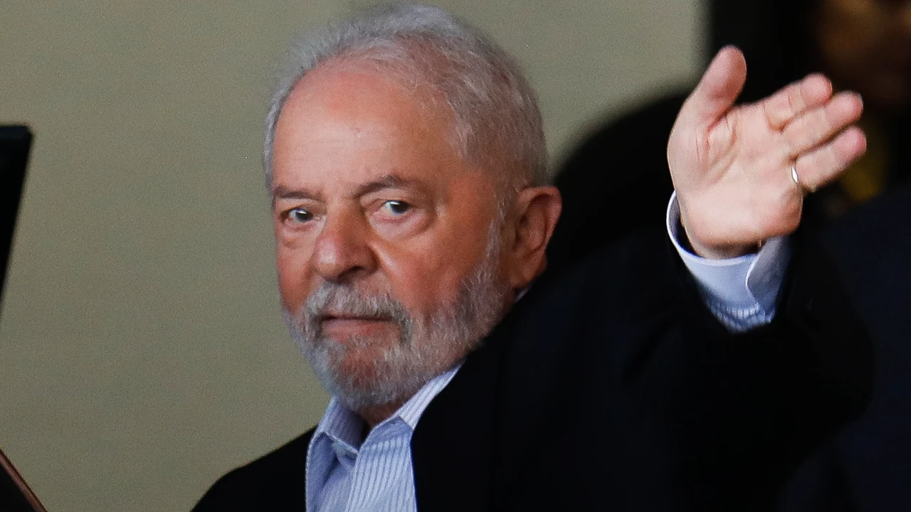 "Pobres pagam mais imposto do que dono de banco", diz Lula