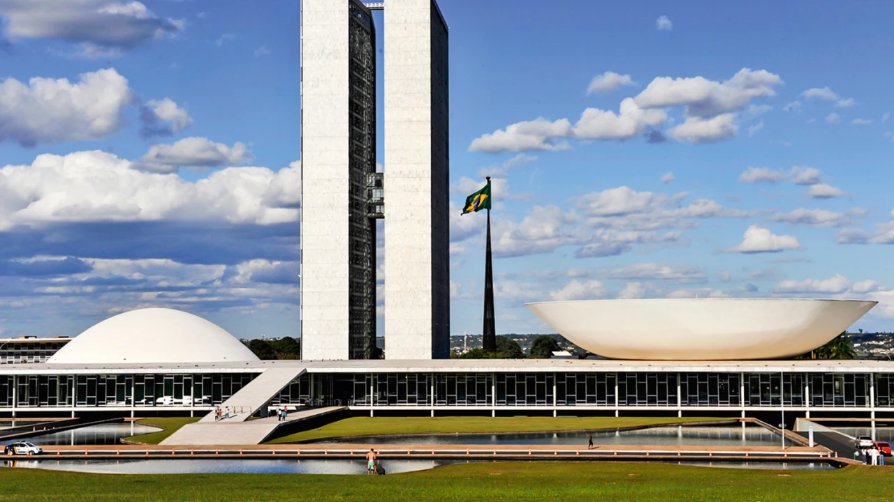 Salário mínimo: entenda MP que pode definir aumento para 2024