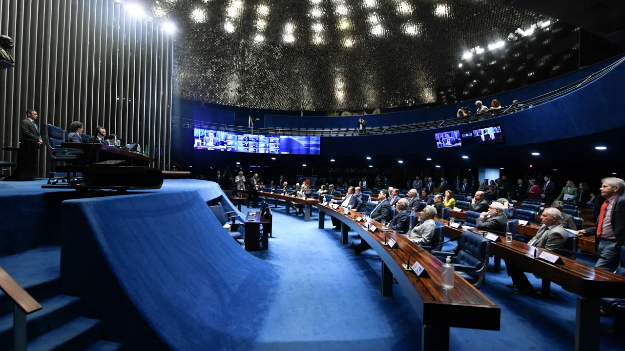Senadores defendem valorização do salário mínimo em comissão