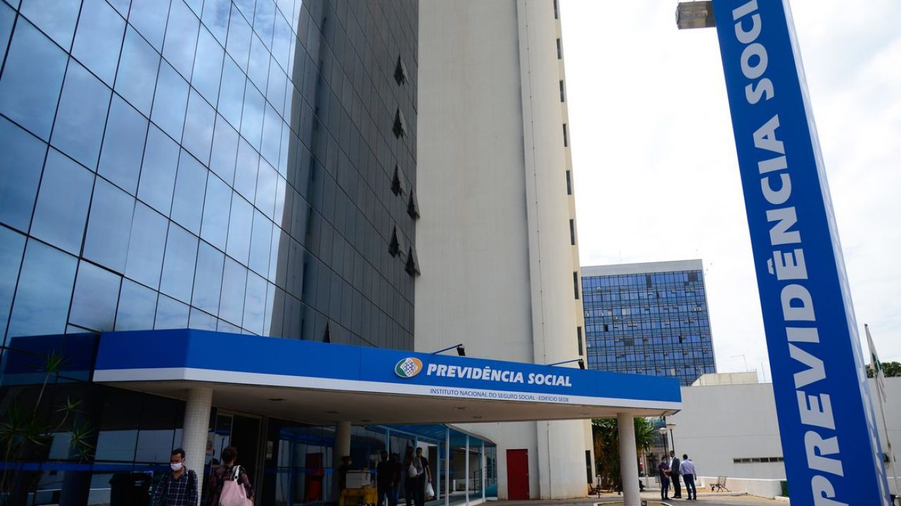 Definição de juros do consignado do INSS segue gerando polêmica