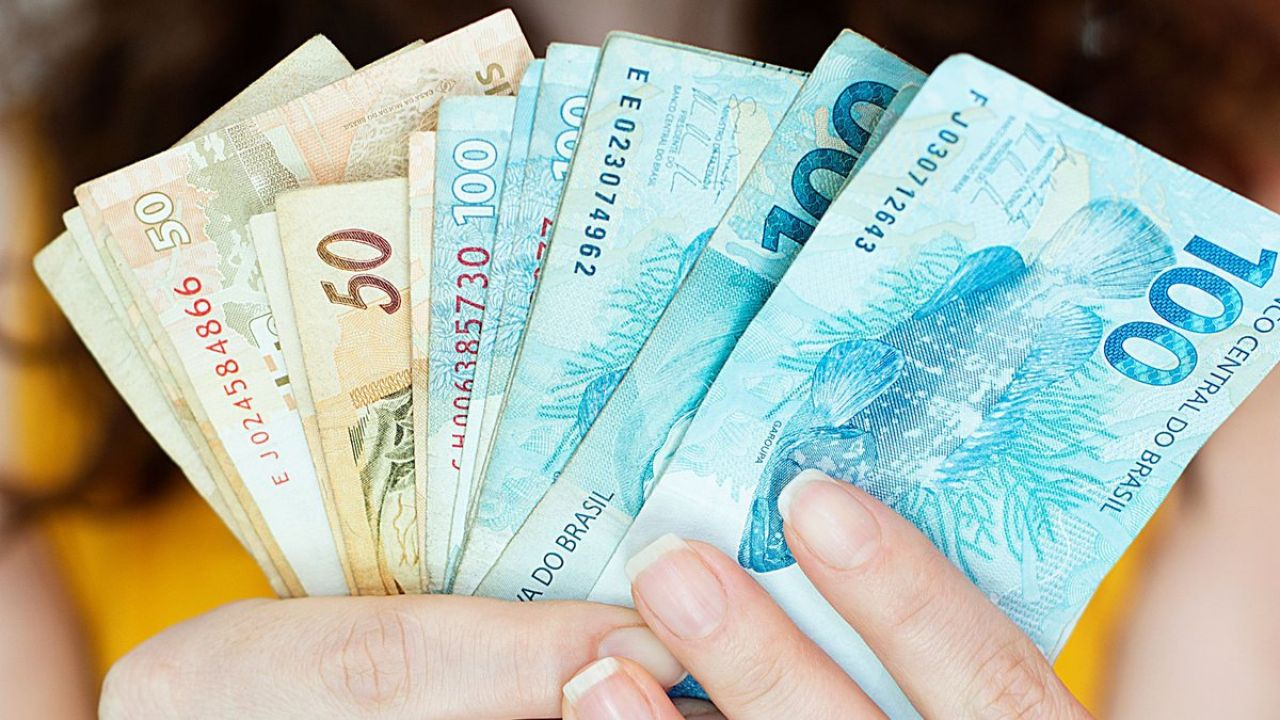 Governo define valor do 13º salário para o próximo ano. Confira