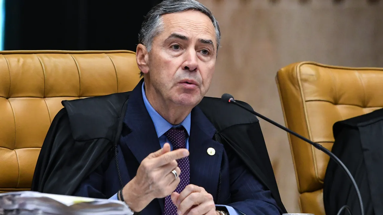 Em discurso, Barroso elogia Lula por pagamentos do Bolsa Família