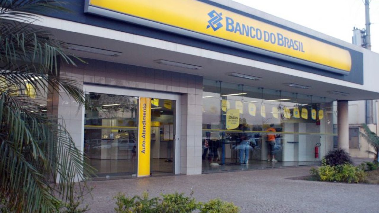 Bancos, INSS e mais: o que abre no feriado desta quarta, 15