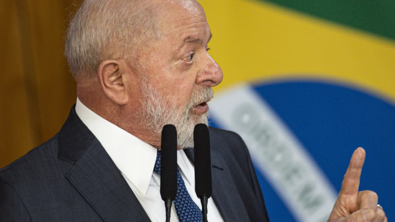 Em meio a cortes no Bolsa Família, Lula inicia viagem ao Nordeste