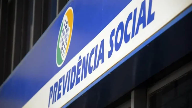 "Terror do INSS" completa 123 anos e choca internautas