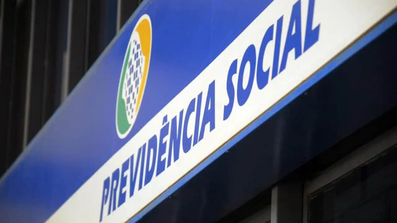 "Terror do INSS" completa 123 anos e choca internautas
