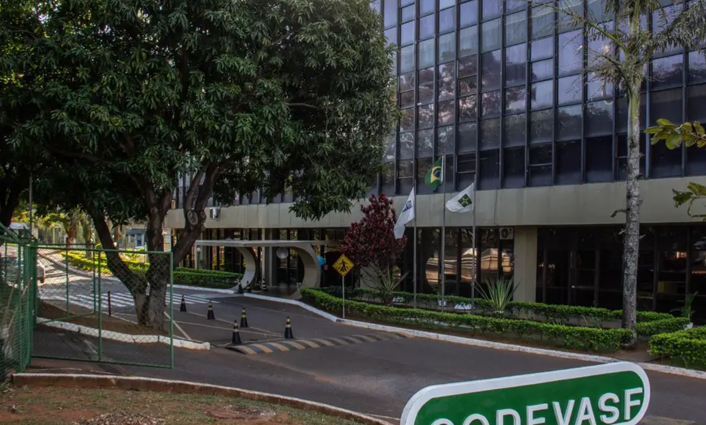 Codevasf publica edital de concurso para 2024: salário inicial de R$ 9 mil