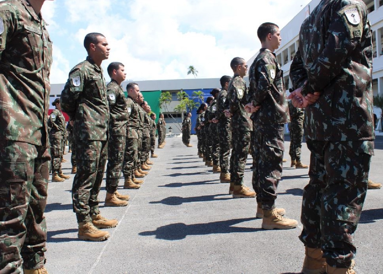 Concurso do Exército 2024 tem salários iniciais de R$ 8 mil