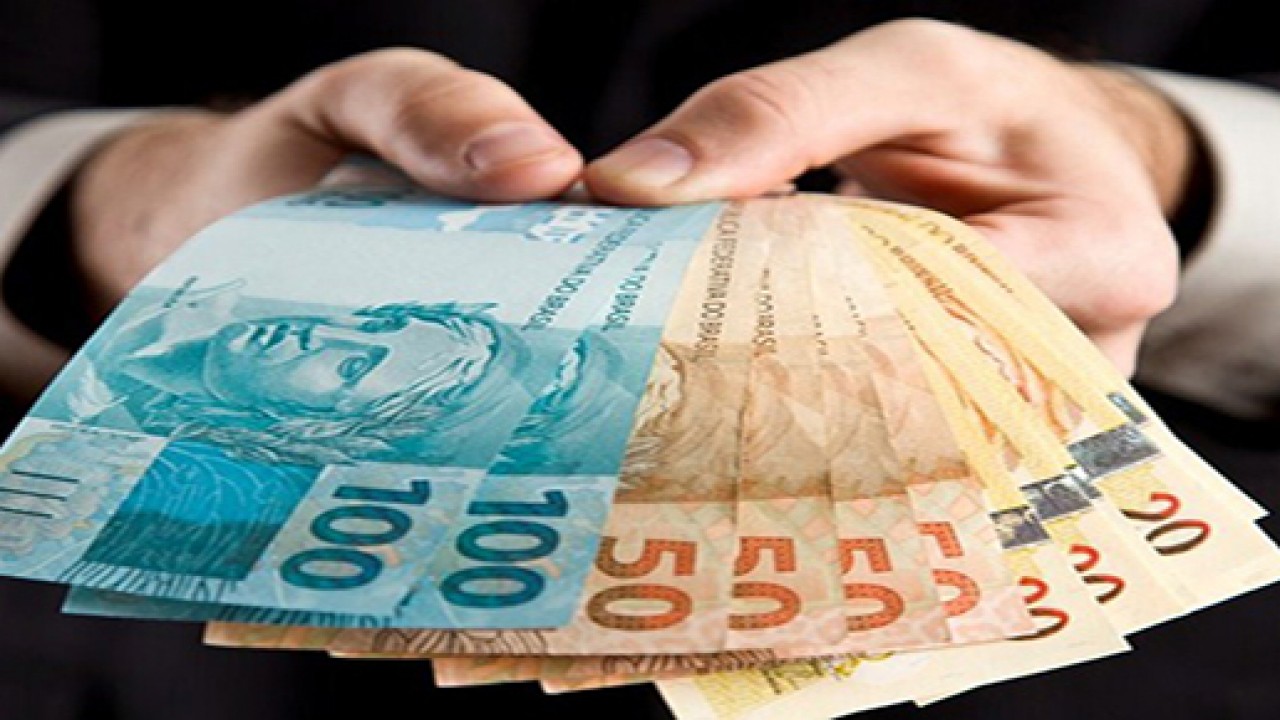 Dinheiro na conta: servidores desta capital poderão receber 13º salário antecipado