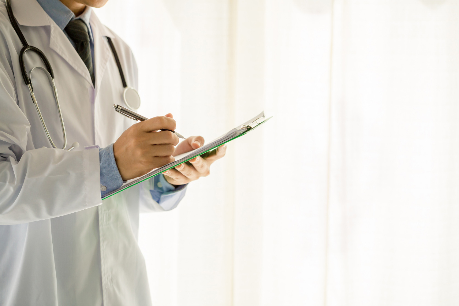 Sesau (RO) abre processo seletivo com 611 vagas para médicos e dentistas