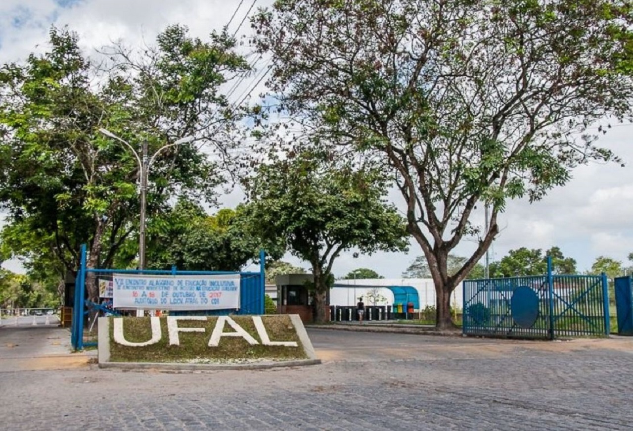 Ufal publica edital de concurso público para 2024: 33 vagas!