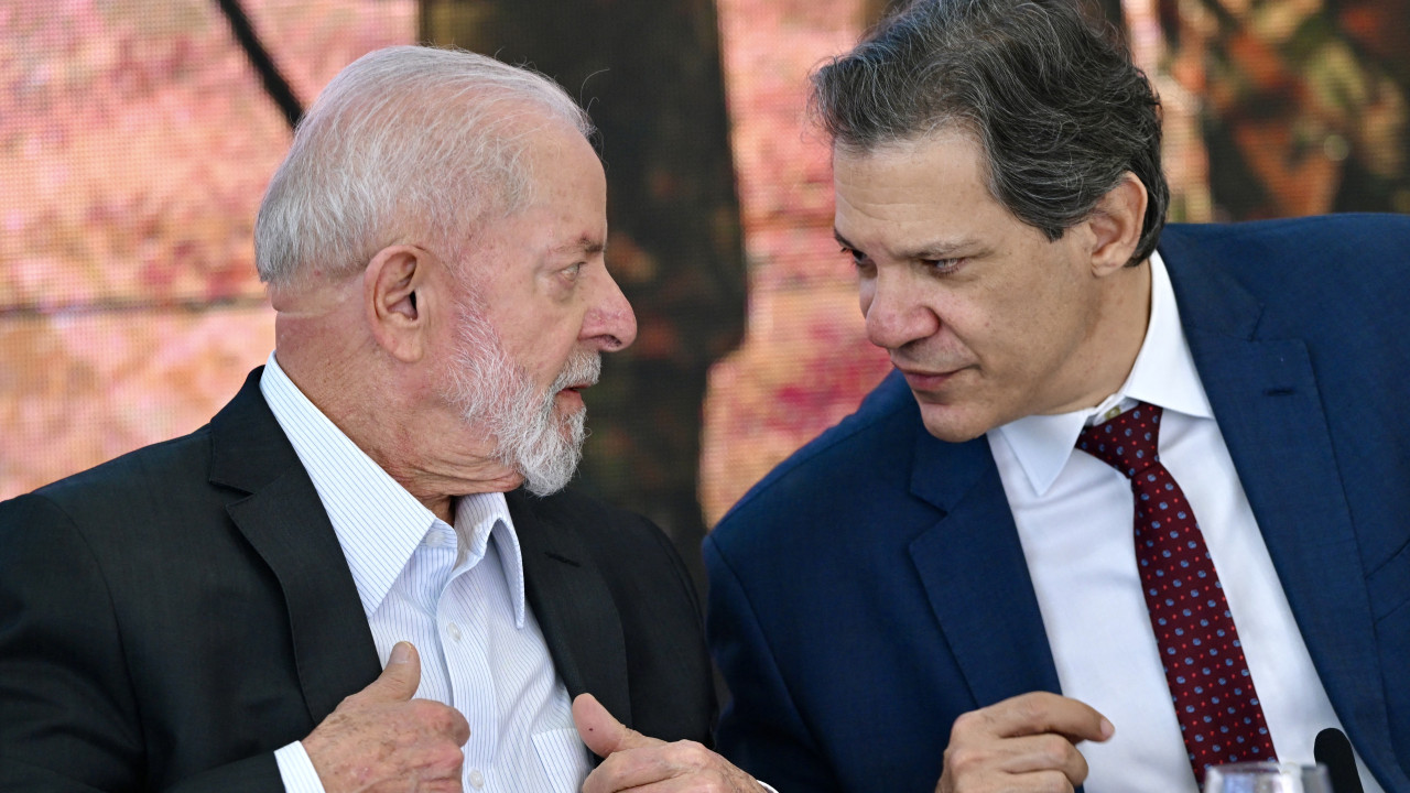 Post que circula nas redes sociais afirma que o presidente Lula teria decretado o fim do Bolsa Família. Mas esssa informação é verdadeira?