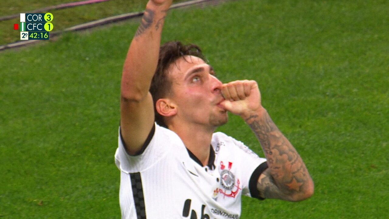 Atacante pede para deixar Corinthians por atraso no FGTS