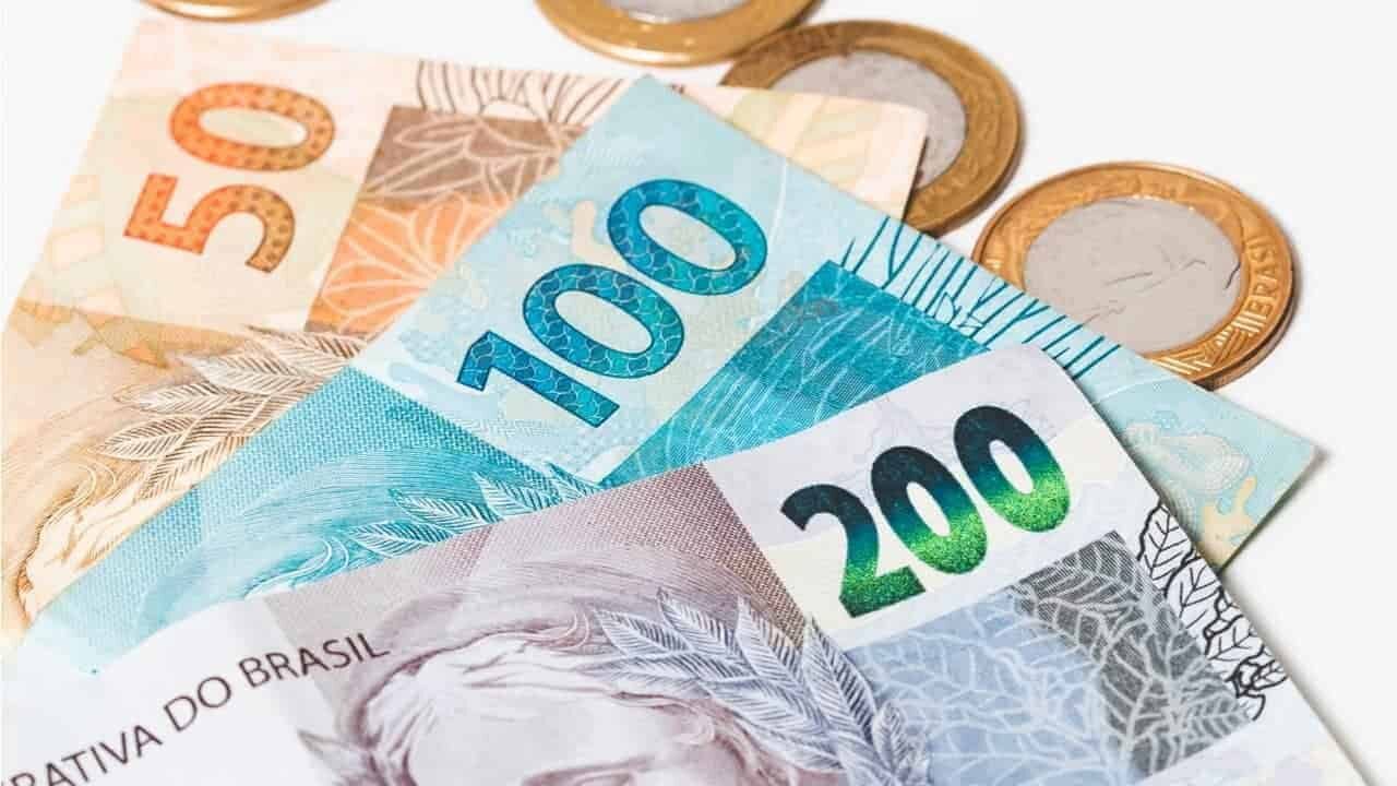 Veja quem poderá receber salário mínimo de mais de R$ 1,5 mil em 2025